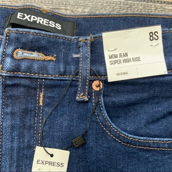 EXPRESS Mom Jeans Super High Rise. Size 8S. - Picture 3 of 7